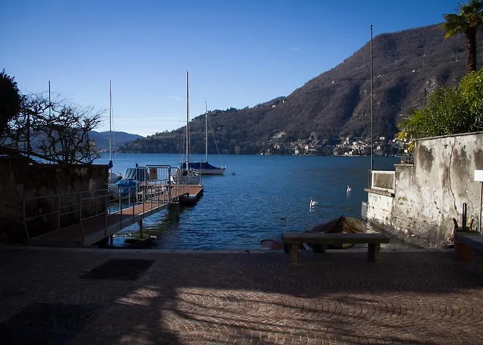 Villino Miralago 빌라 *